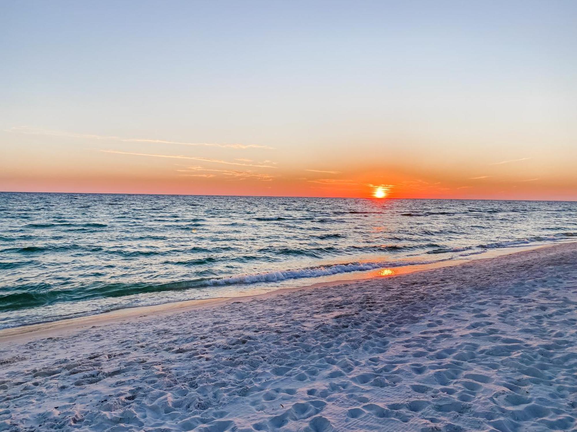 The Salty Suite: Beachside Retreat With Heated Pool & Hot Tub Holiday home