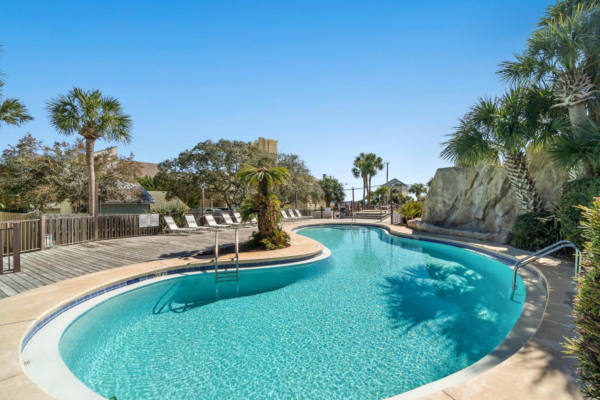 The Salty Suite: Beachside Retreat With Heated Pool & Hot Tub Holiday home