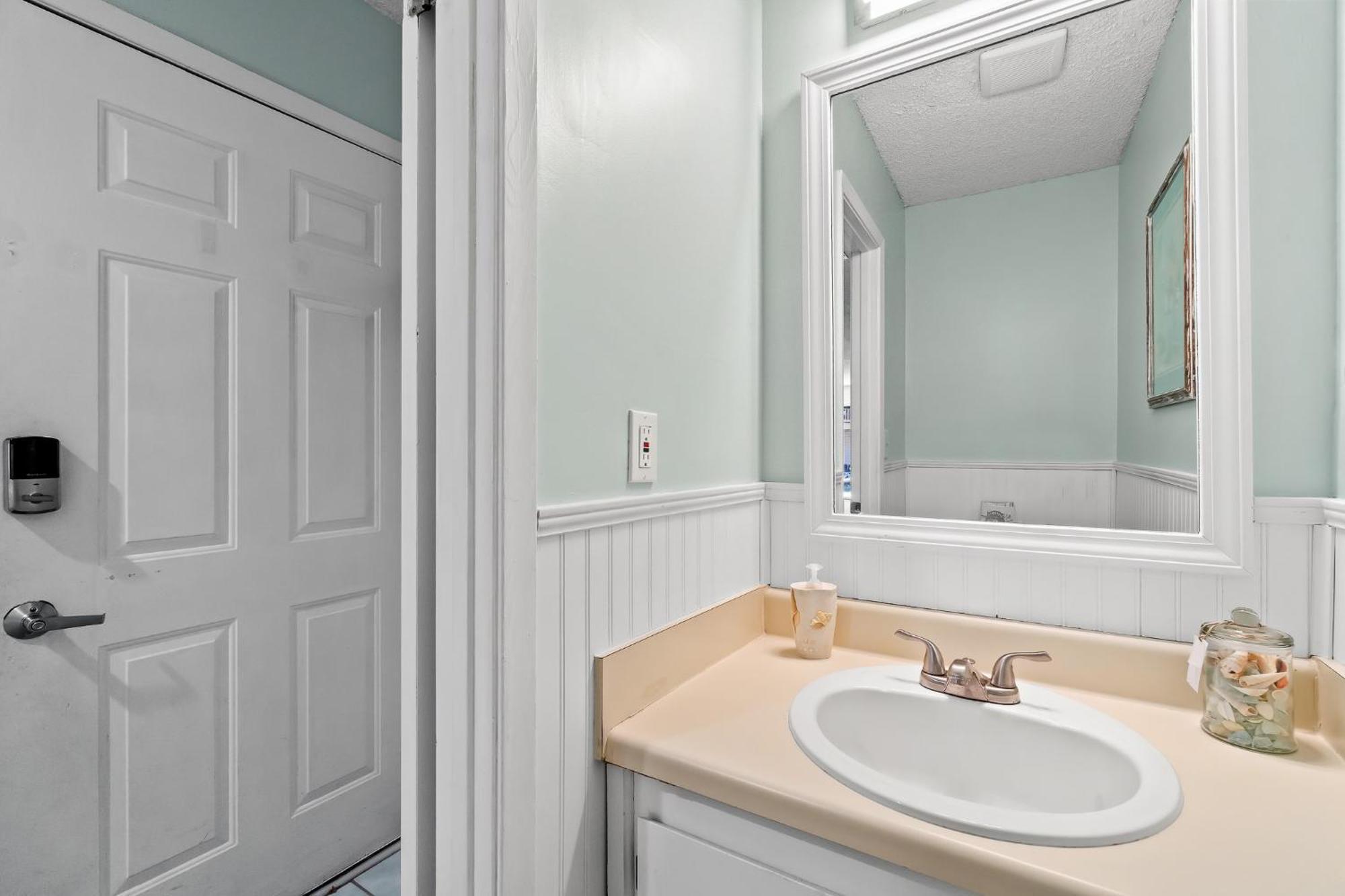 The Salty Suite: Beachside Retreat With Heated Pool & Hot Tub * Panama City Beach