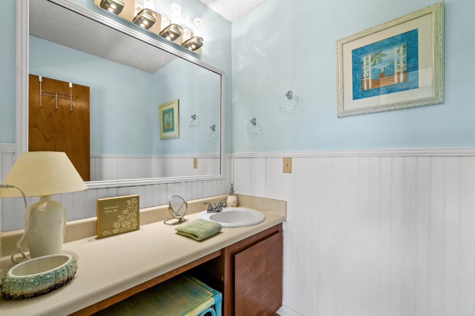 The Salty Suite: Beachside Retreat With Heated Pool & Hot Tub Holiday home
