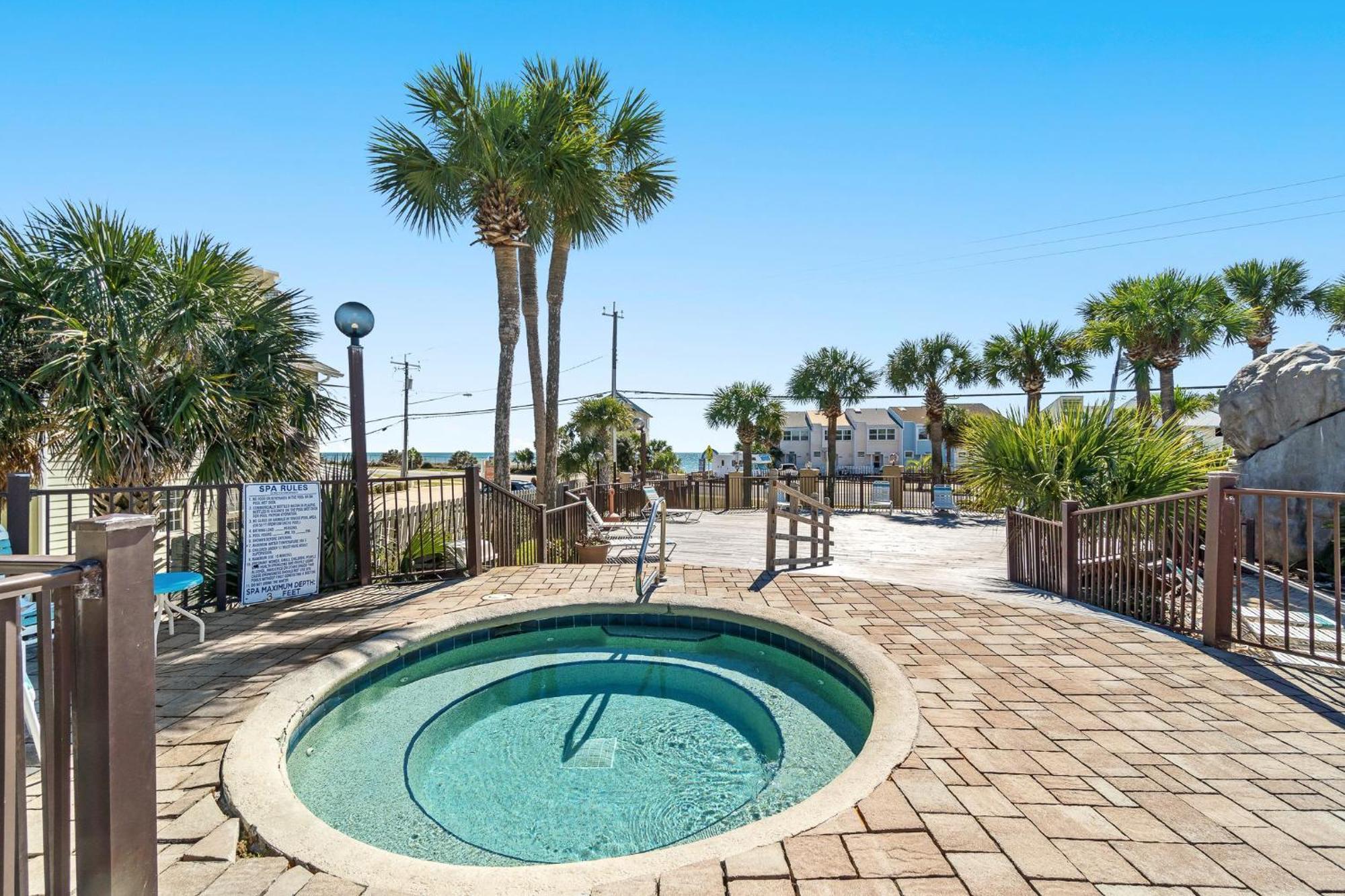 The Salty Suite: Beachside Retreat With Heated Pool & Hot Tub *