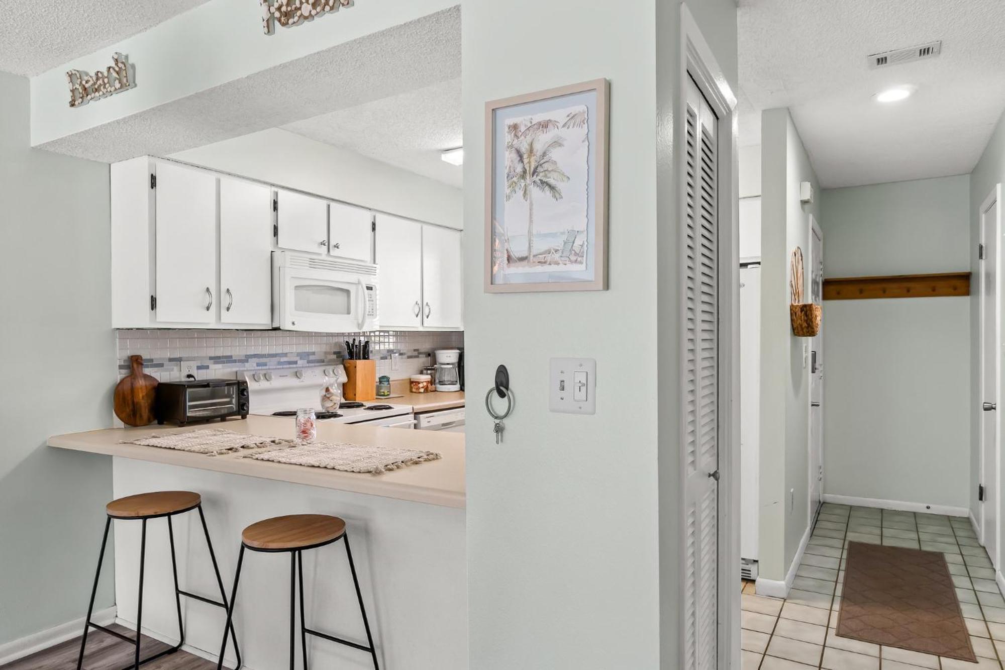 The Salty Suite: Beachside Retreat With Heated Pool & Hot Tub