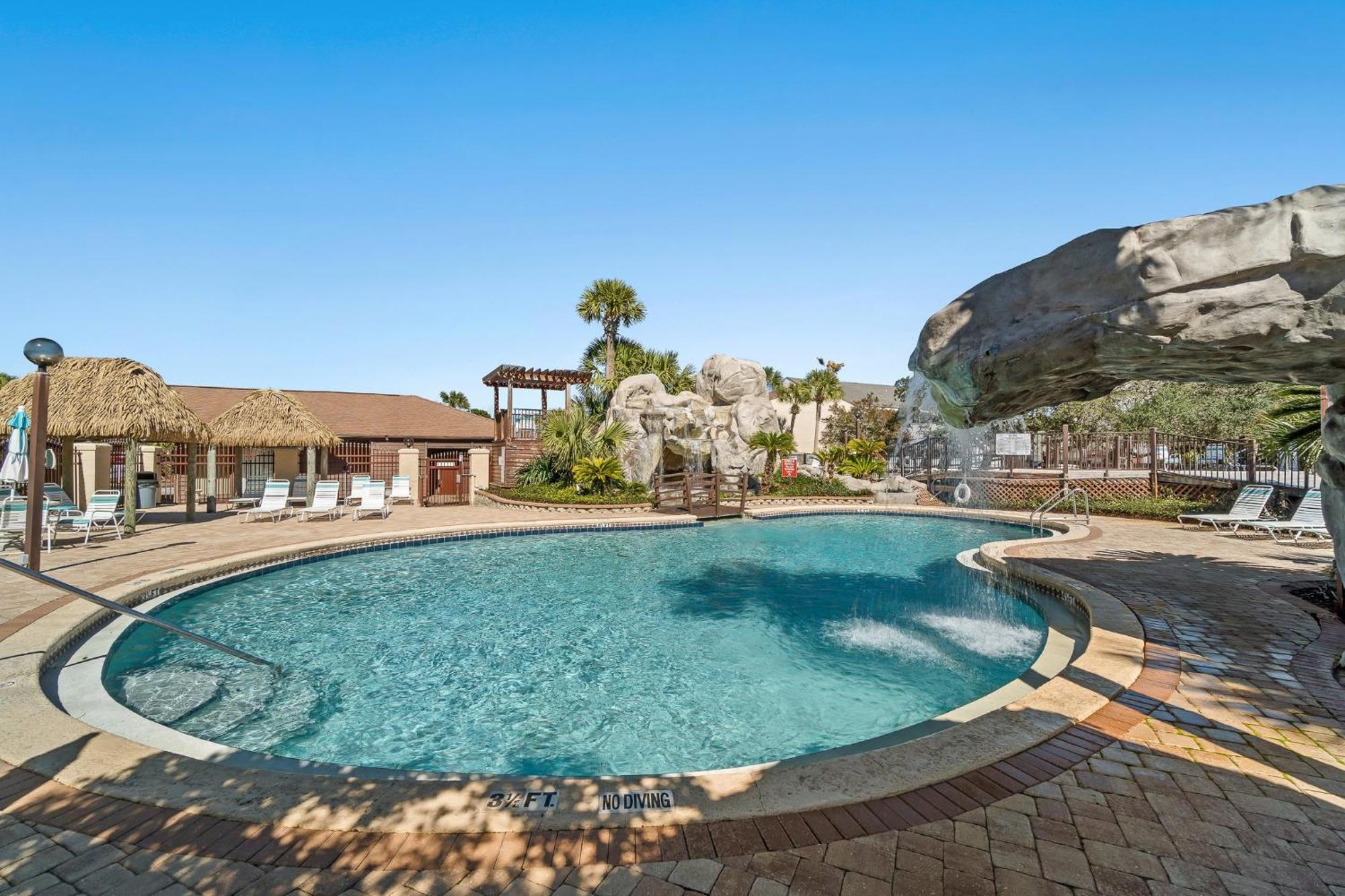 The Salty Suite: Beachside Retreat With Heated Pool & Hot Tub