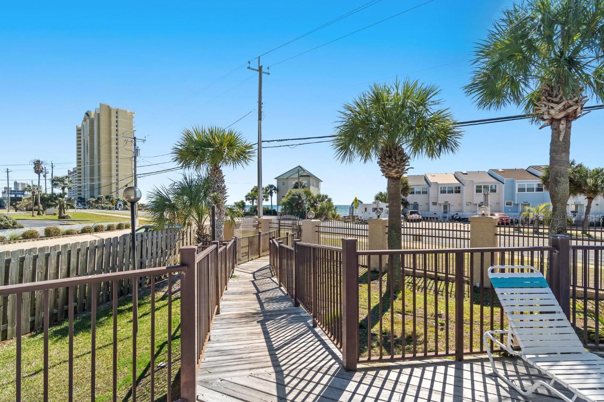 The Salty Suite: Beachside Retreat With Heated Pool & Hot Tub *